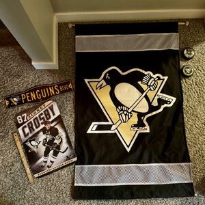 Pittsburgh Penguins/ Sydney Crosby room decor and pucks